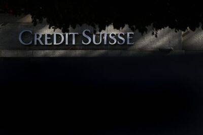 Credit Suisse calls for calm with staff memo and investor talks