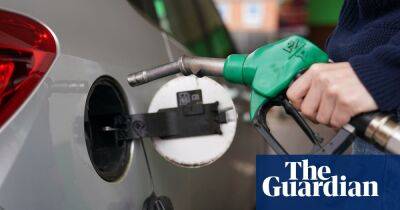 UK supermarkets accused of raising fuel margins despite petrol price drop