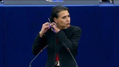 Iran protests: MEP cuts off hair to show solidarity with women protesting death of Mahsa Amini