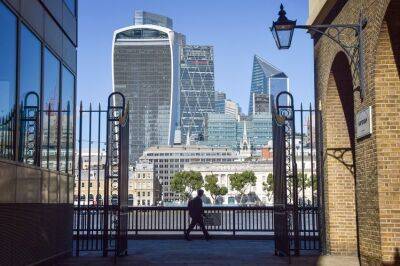 UK fund manager profit squeeze set to shrink bonuses by 20%