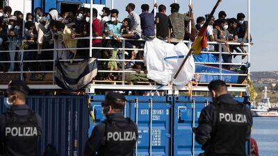Dozens of migrants stopped from disembarking in Sicily by Italy’s new government