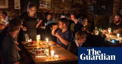 ‘Romantic, isn’t it?’ Cornish pub cuts energy costs with candlelight nights