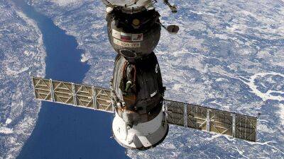 Russia to sent new Soyuz capsule after ISS damaged by tiny meteoroid