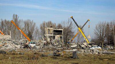Makiivka: Russia blames its own soldiers' mobile phone use for deadly Ukraine missile strike