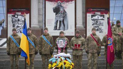 Ukraine war: Kyiv aid 'money laundering scheme', Christmas truce fails, Ukrainians honour war dead