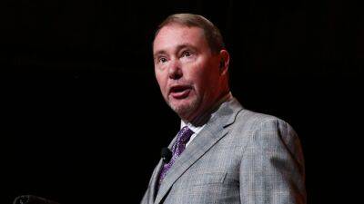 Jeffrey Gundlach says Fed will hike funds rate next week to save credibility — but shouldn't