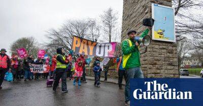 Teaching unions and UK government agree to pay talks