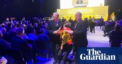 Shell AGM disrupted by protests as it tries to reject new emissions targets
