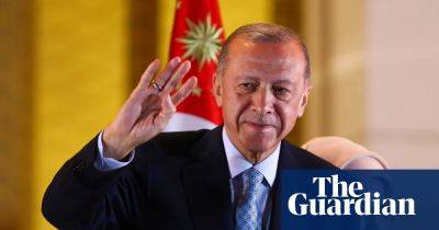 Turkish lira plunges as Erdoğan claims mandate to continue divisive rule